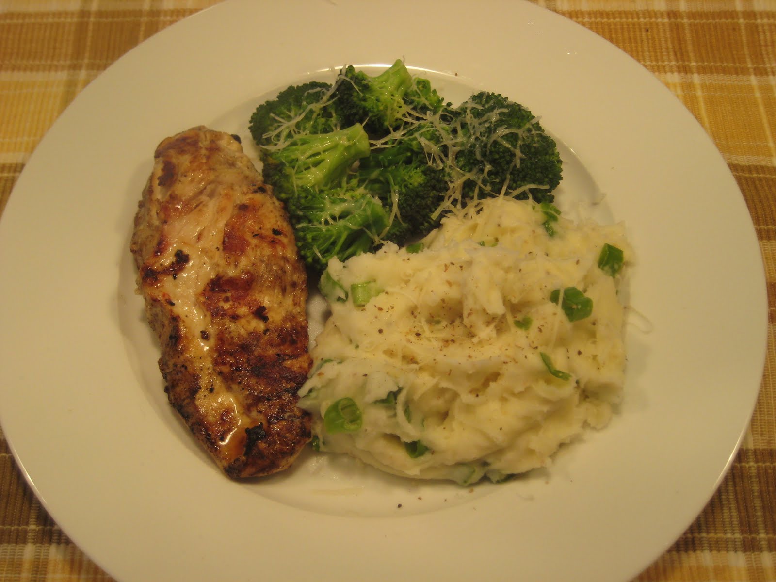 grilled-chicken-breast-with-mashed-potatoes